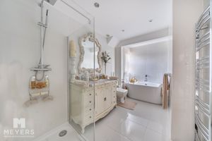 Family Bathroom - click for photo gallery